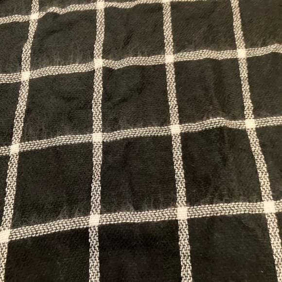 *Free with purchase!* Blanket Scarf - Picture 5 of 5